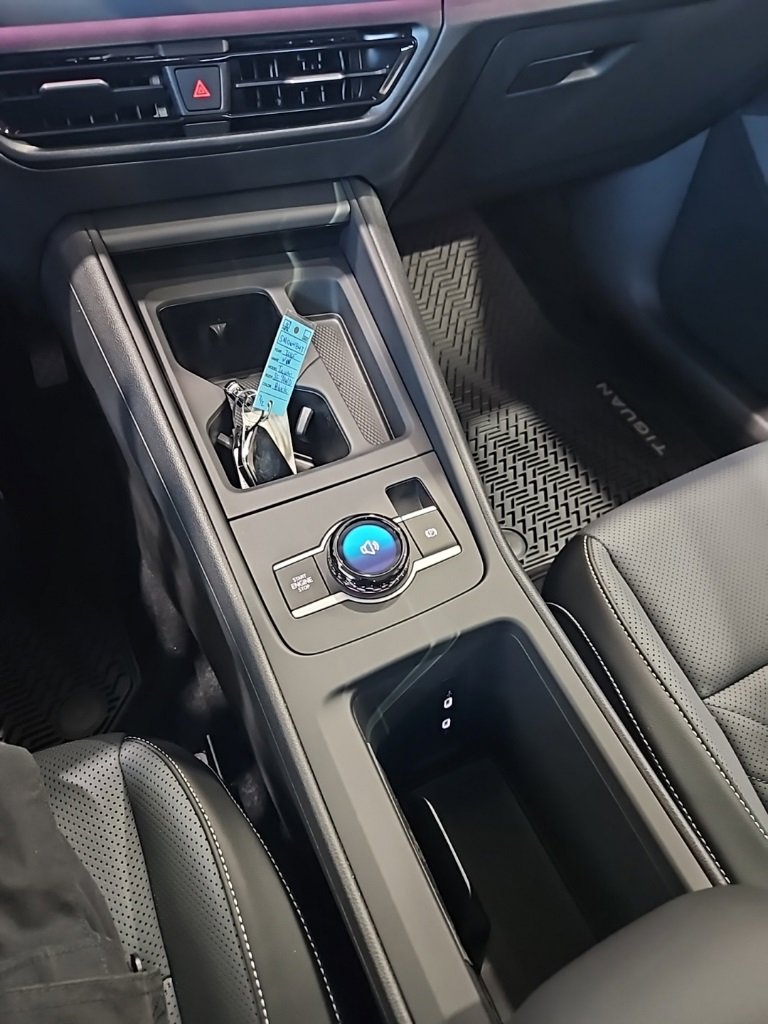 New 2025 Volkswagen Tiguan SE image 33