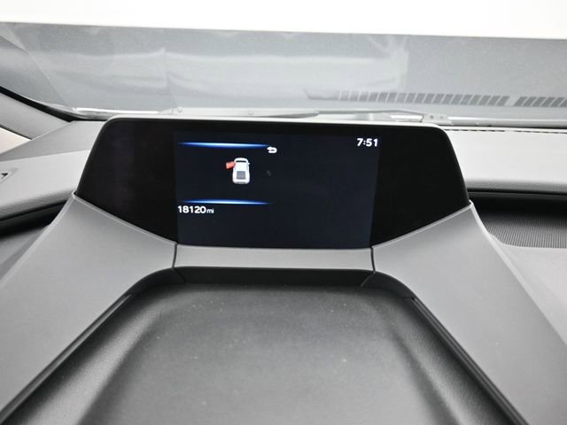 Used 2025 Toyota Prius LE FWD image 11