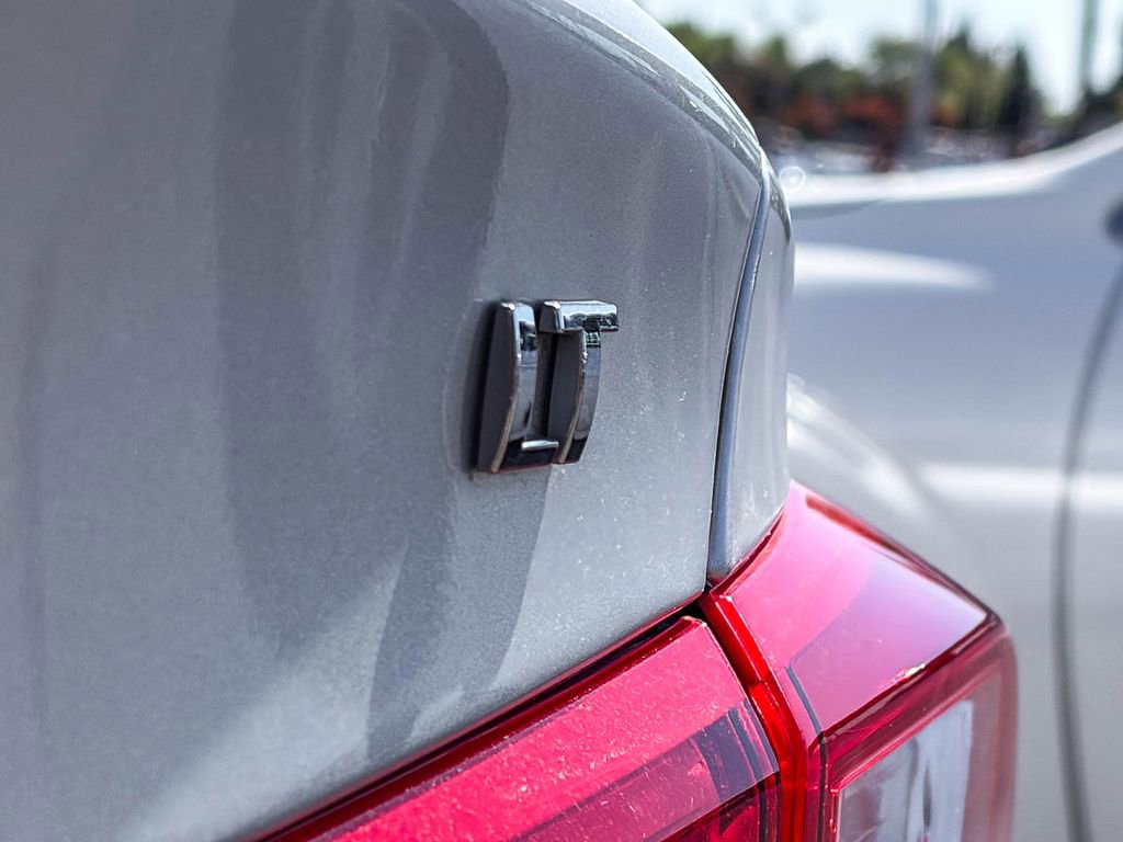 Used 2018 Chevrolet Malibu LT image 11