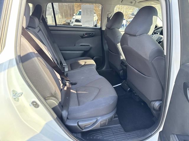 Used 2024 Toyota Highlander LE image 11