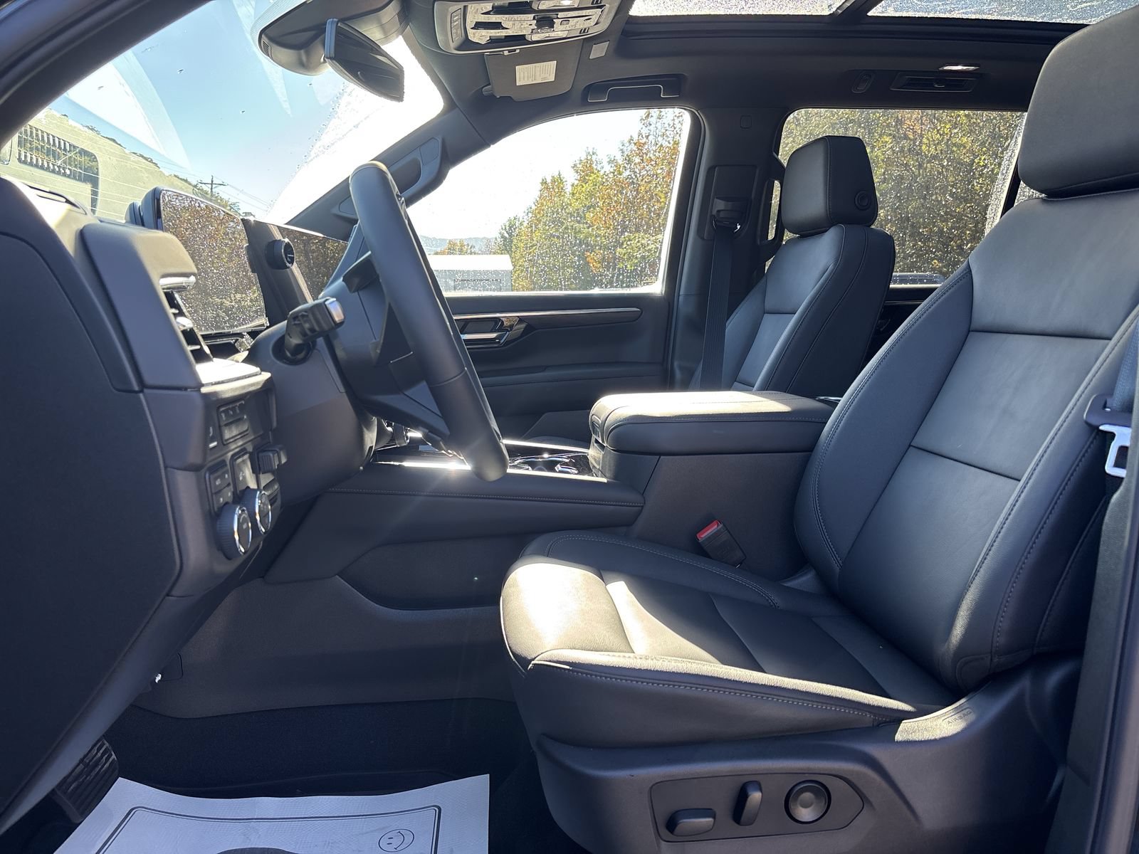 New 2026 Chevrolet Suburban Z71 w/ Comfort Package AWD/4WD image 14