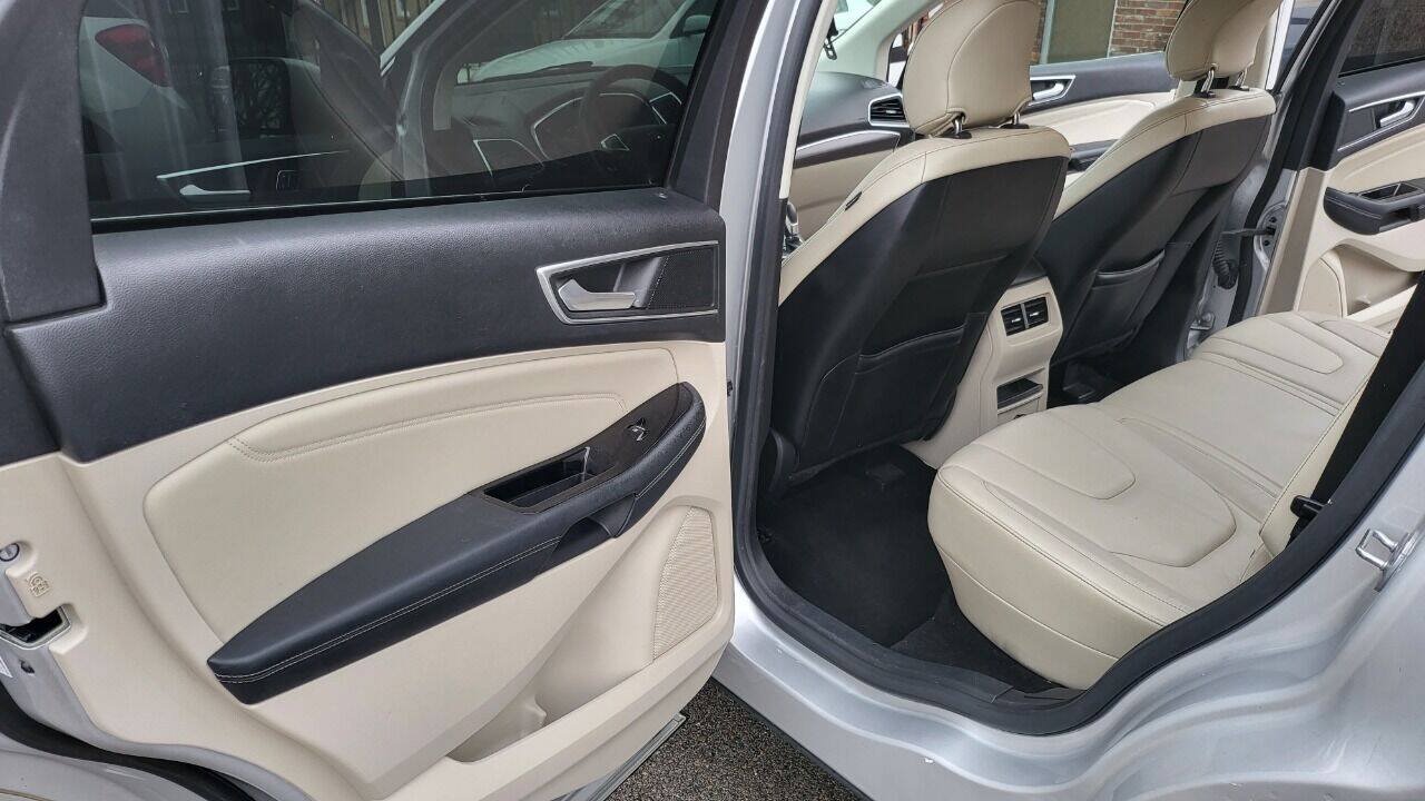 Used 2016 Ford Edge Titanium FWD image 15