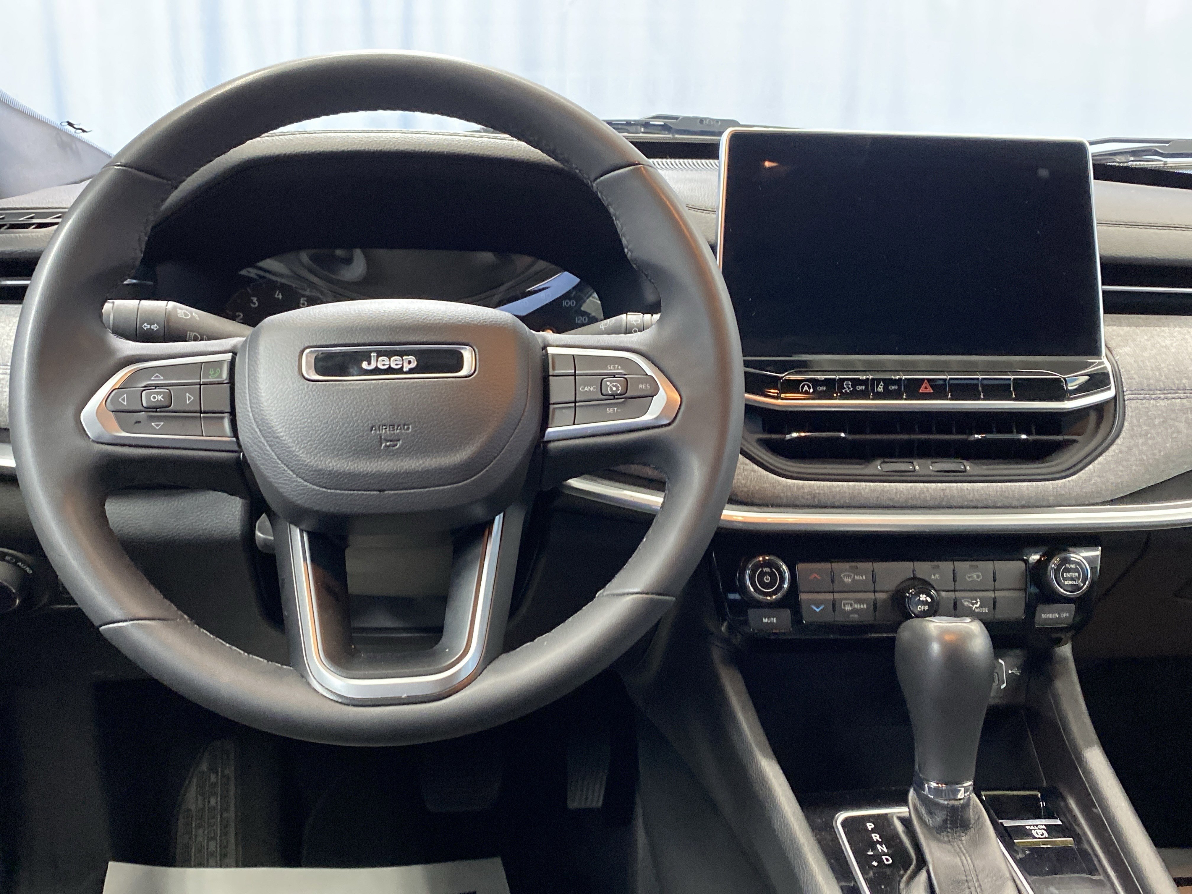 Certified 2024 Jeep Compass Latitude image 30