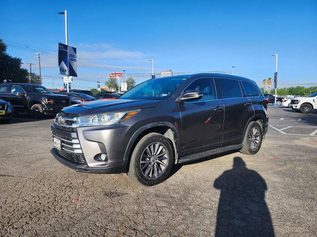 Used 2019 Toyota Highlander XLE FWD image 7