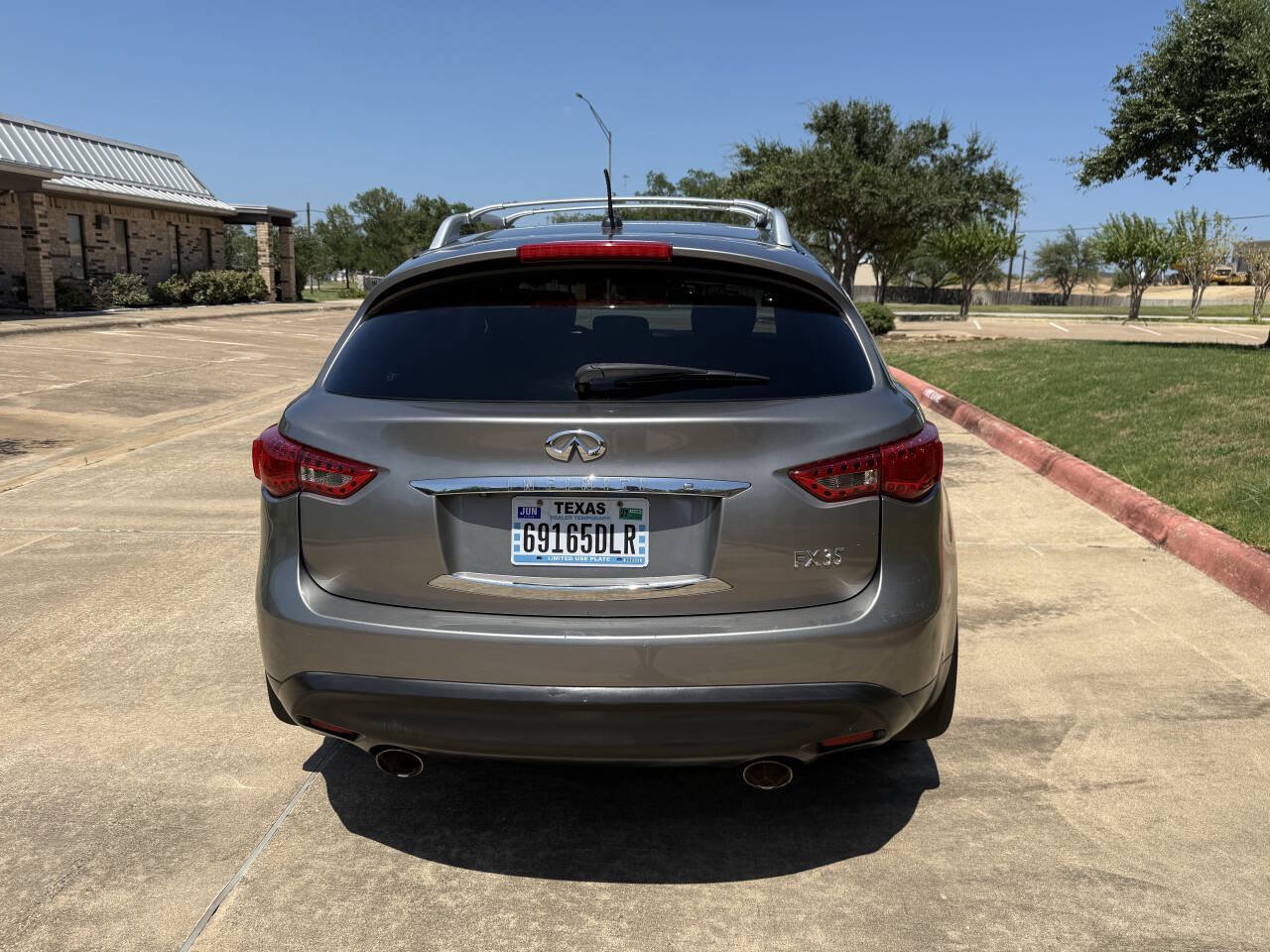 Used 2009 INFINITI FX35 2WD w/ Deluxe Touring Pkg image 10