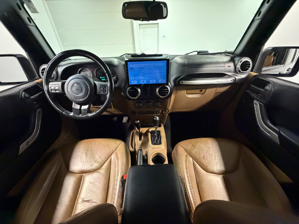 Used 2015 Jeep Wrangler Unlimited Sahara w/ Connectivity Group AWD/4WD image 70