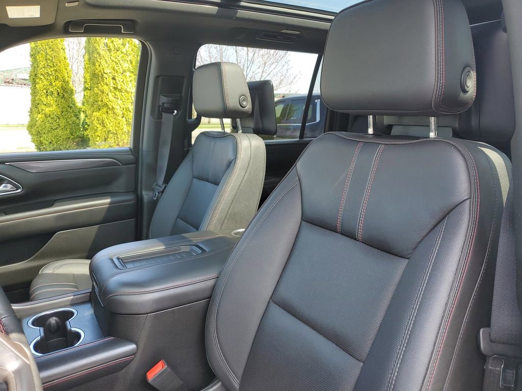 Certified 2023 Chevrolet Suburban RST w/ Luxury Package AWD/4WD image 6