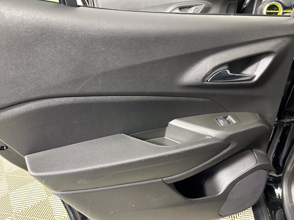 Used 2024 Chevrolet Trax LT w/ Driver Confidence Package FWD image 16