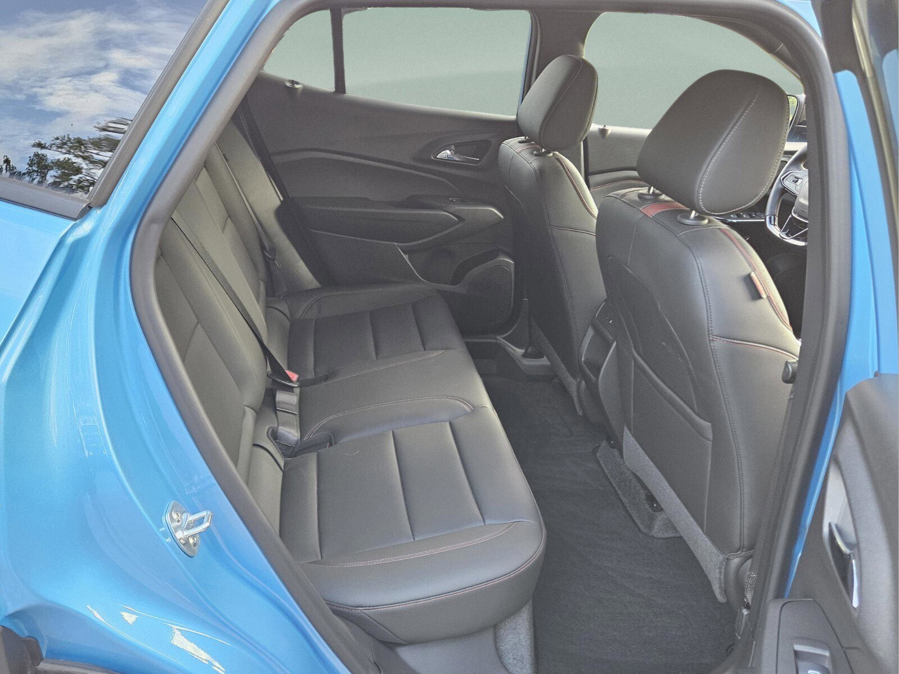 Used 2025 Chevrolet Trax RS w/ Driver Confidence Package image 9