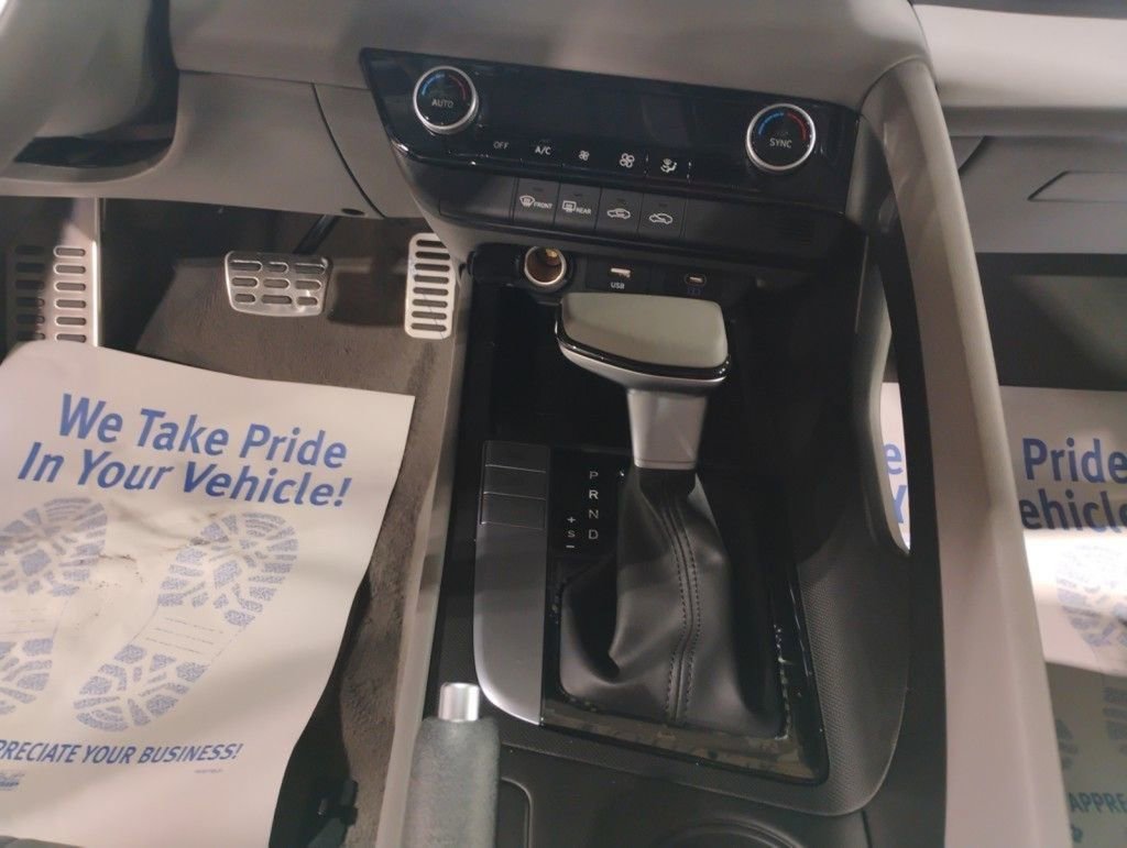 Used 2025 Hyundai Elantra Sport image 17