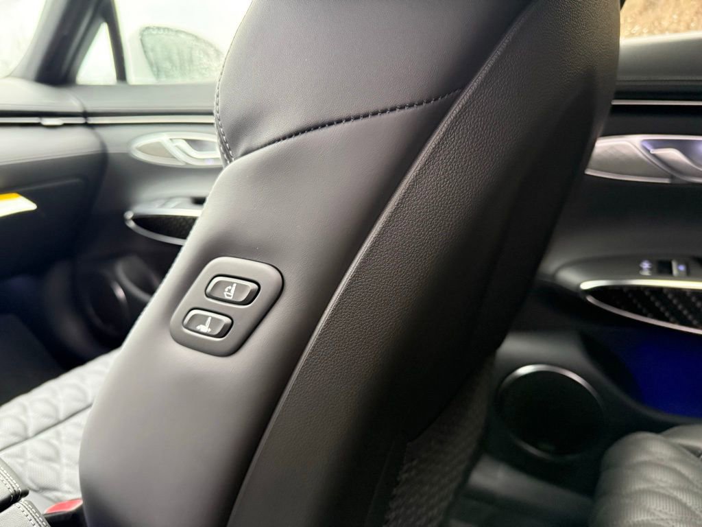 Used 2025 Genesis GV70 3.5T Sport w/ Sport Prestige Package image 15