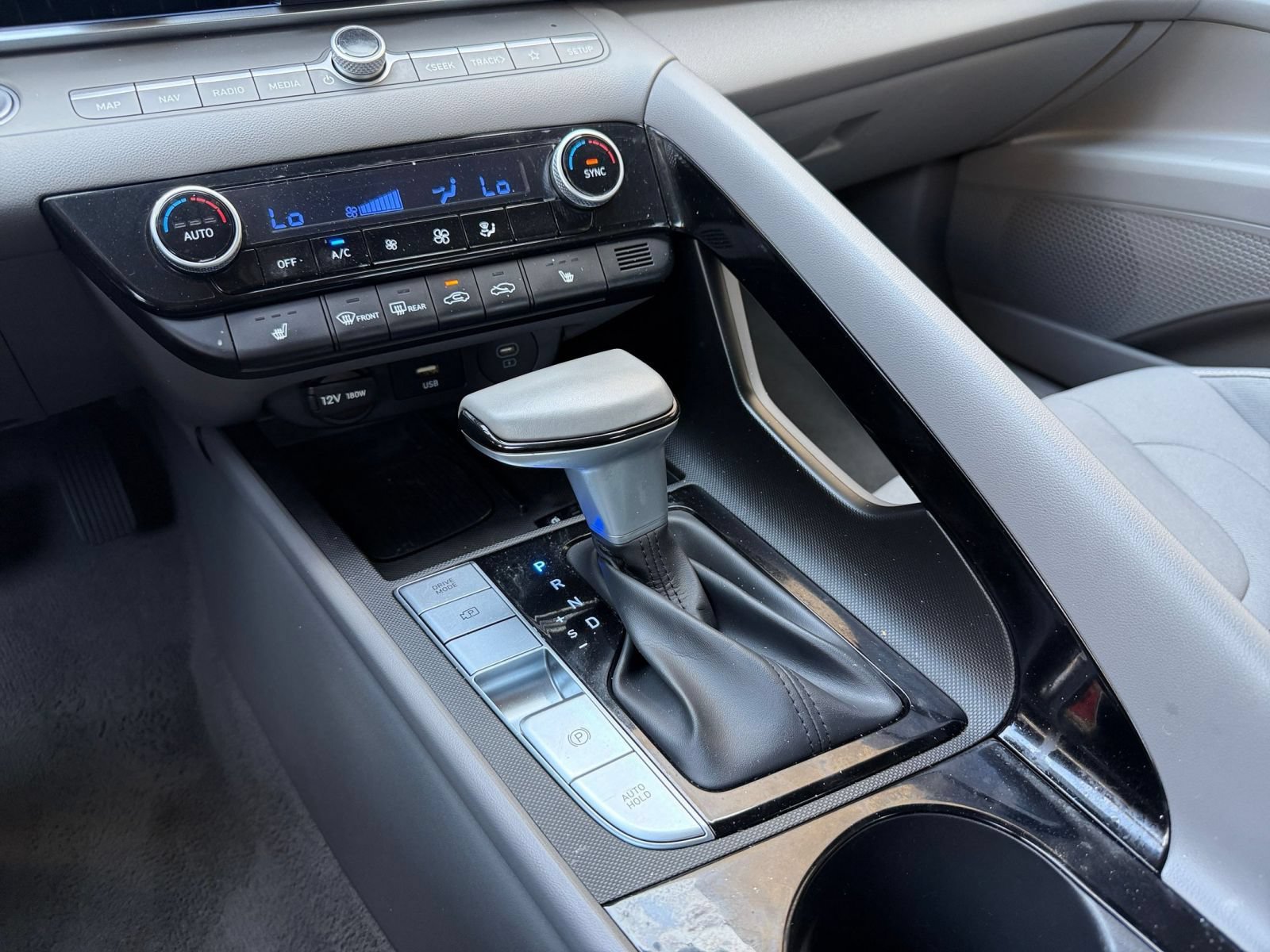 Used 2025 Hyundai Elantra SEL FWD image 42