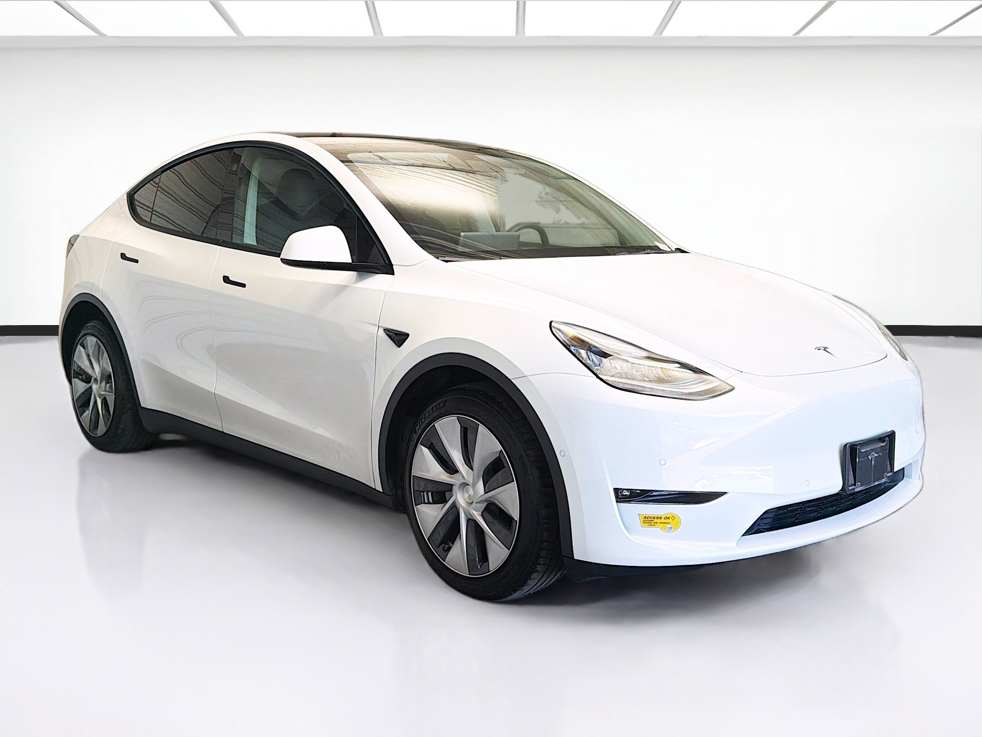 Used 2022 Tesla Model Y Long Range image 3
