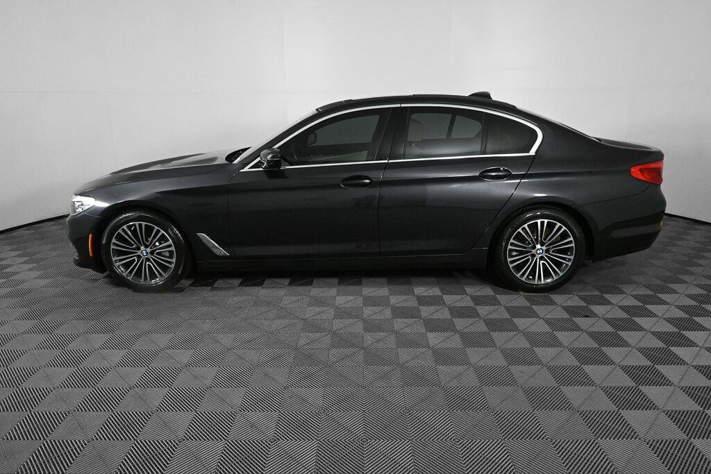 Used 2019 BMW 530i w/ Luxury Package RWD image 3