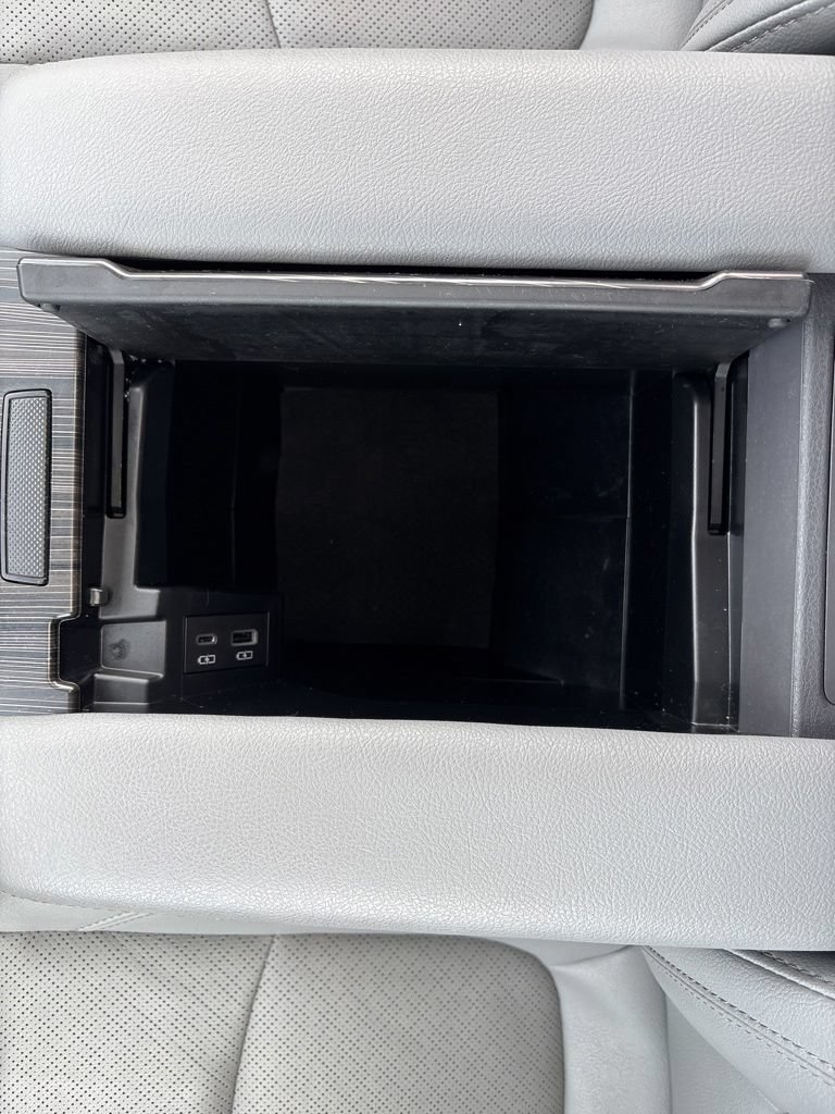Used 2023 Toyota Sienna Limited AWD/4WD image 38