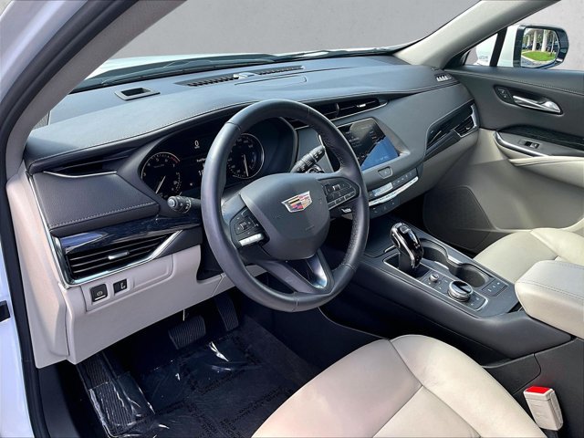 Used 2023 Cadillac XT4 Premium Luxury FWD image 14