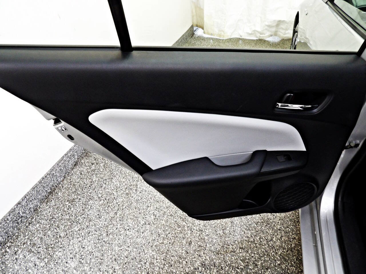 Used 2020 Toyota Prius XLE w/ Advanced Technology Package image 9