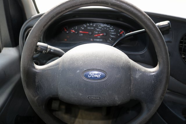 Used 2004 Ford E-350 and Econoline 350 Super Duty image 9