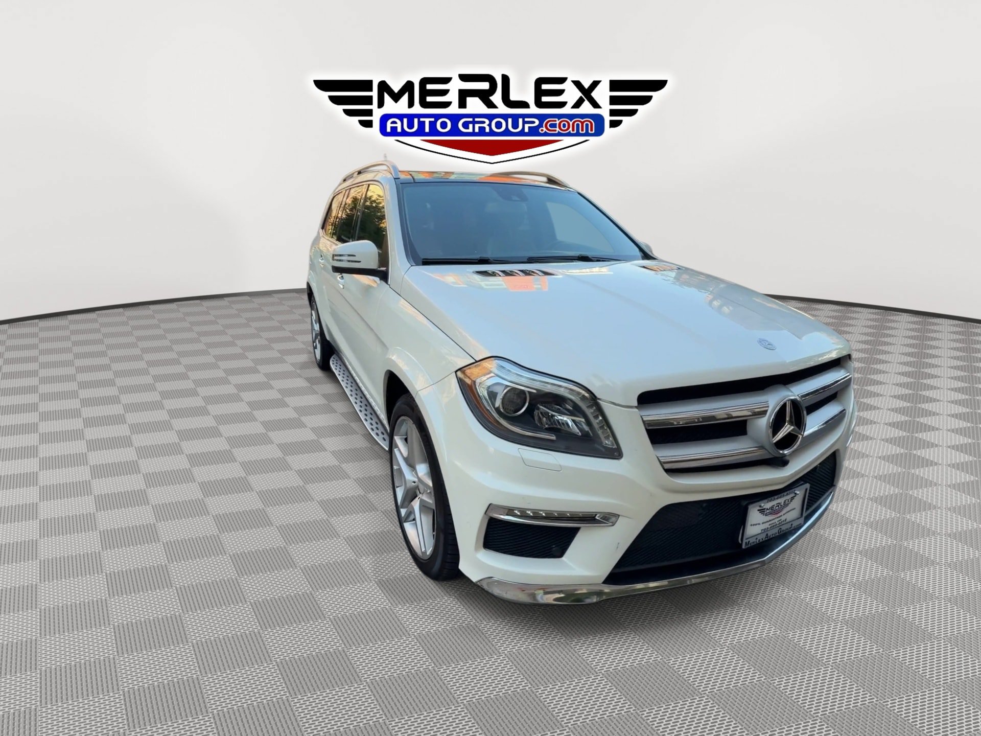 Used 2015 Mercedes-Benz GL 550 4MATIC image 2