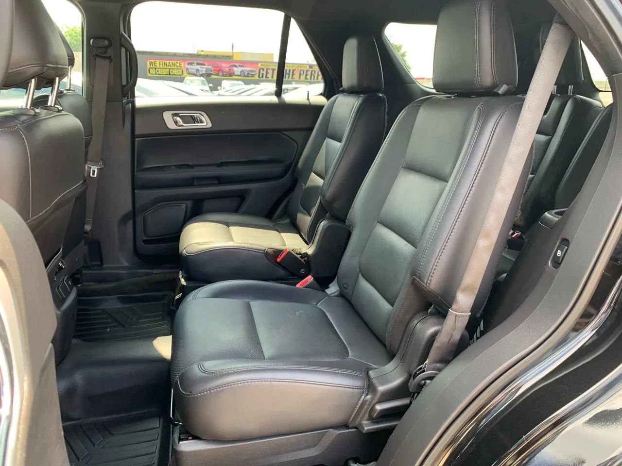 Used 2015 Ford Explorer Limited w/ Equipment Group 302A FWD image 9