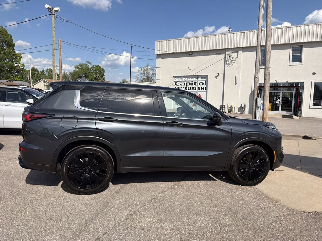 New 2026 Mitsubishi Outlander LE AWD/4WD image 3