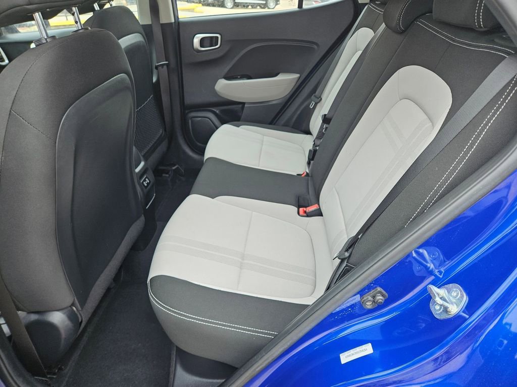 Used 2025 Hyundai Venue SEL FWD image 27