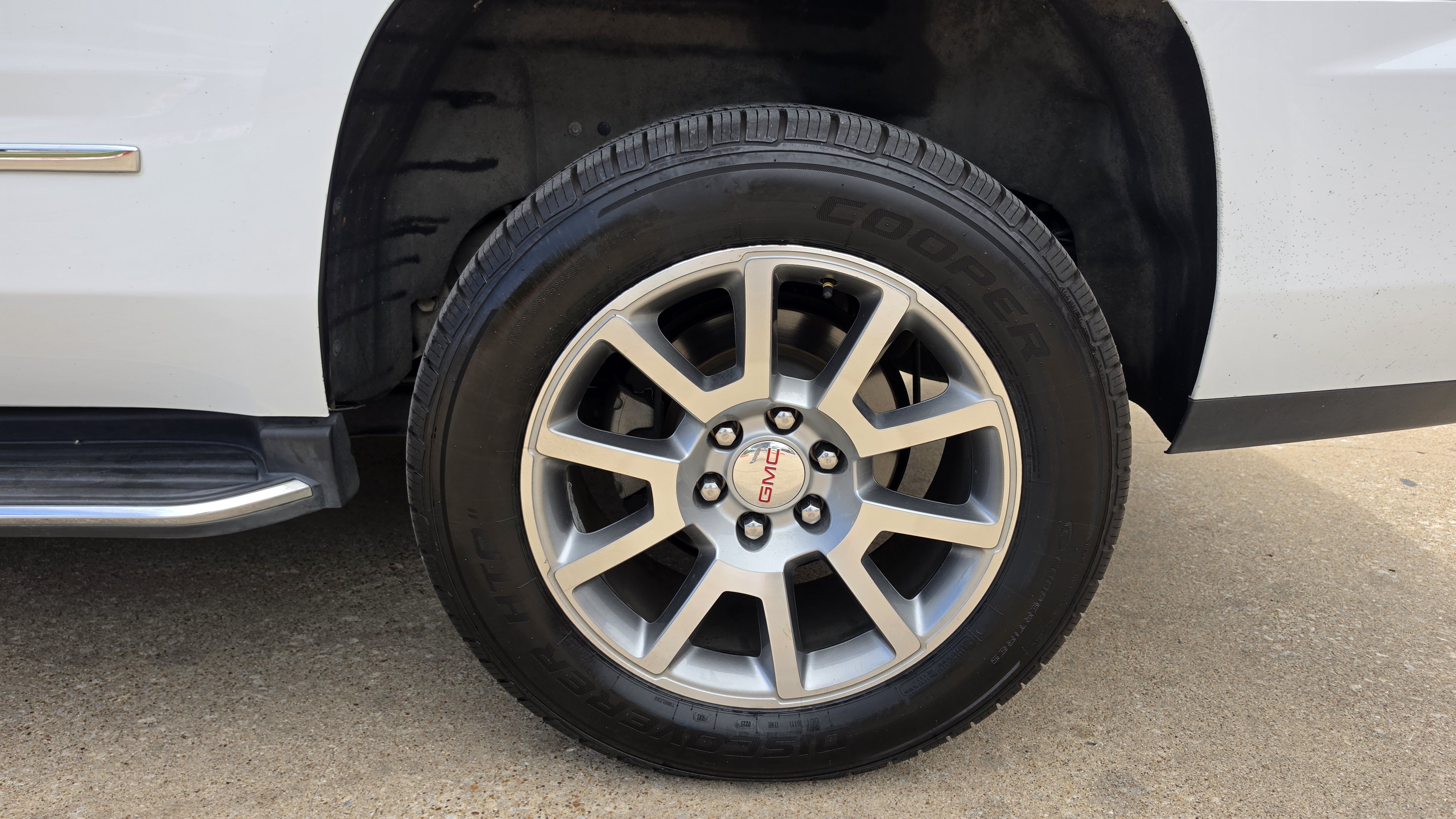 Used 2018 GMC Yukon Denali RWD image 14