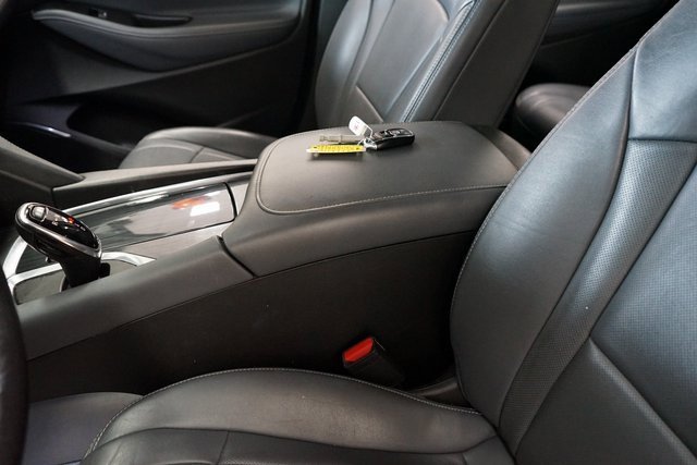 Used 2020 Buick Enclave Essence image 29