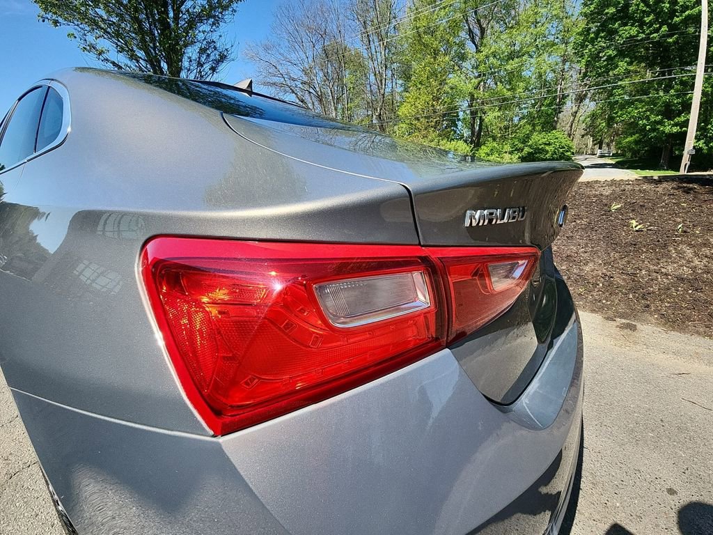 Used 2017 Chevrolet Malibu LT FWD image 31