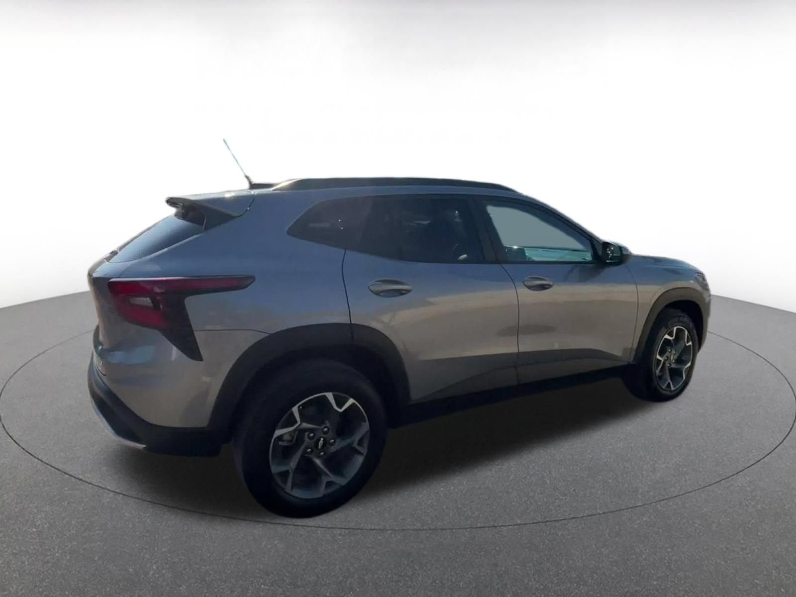 Used 2025 Chevrolet Trax LT FWD image 14