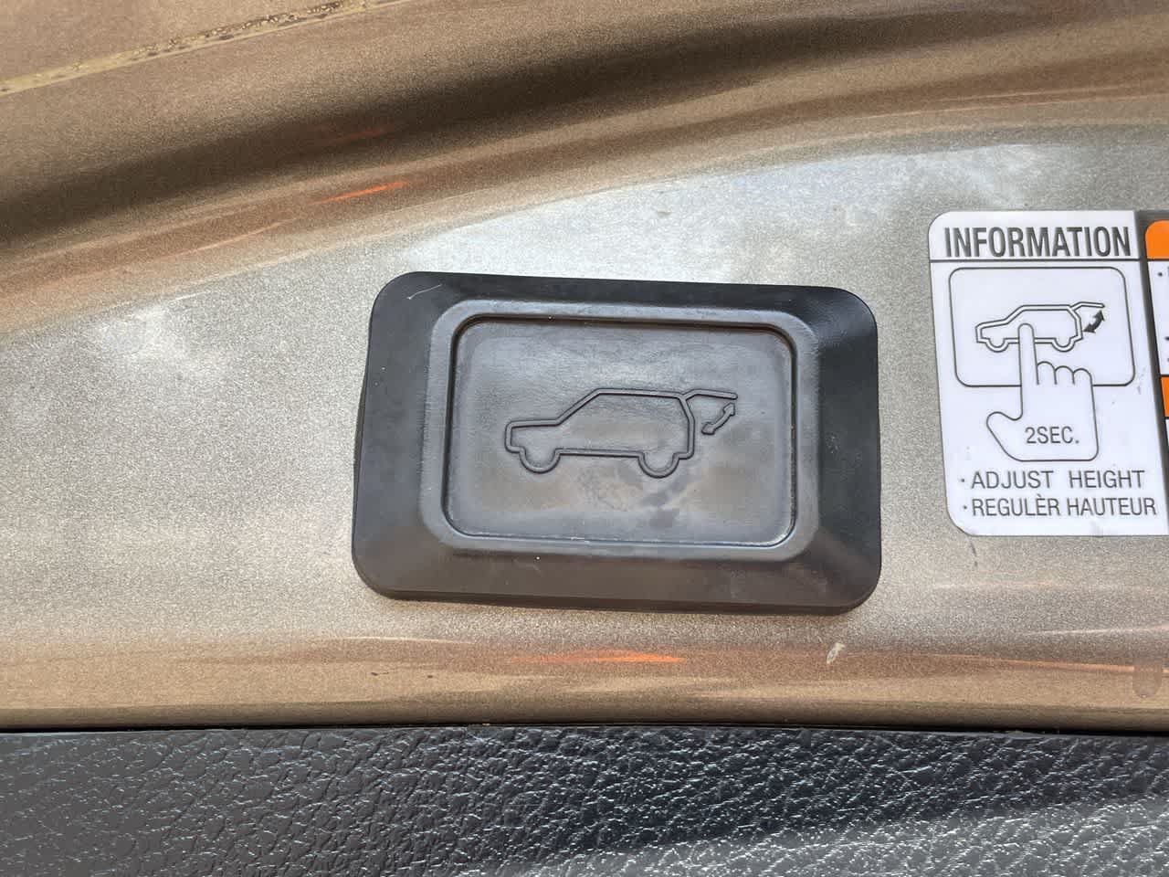 Used 2014 Toyota RAV4 Limited w/ Technology Package AWD/4WD image 18