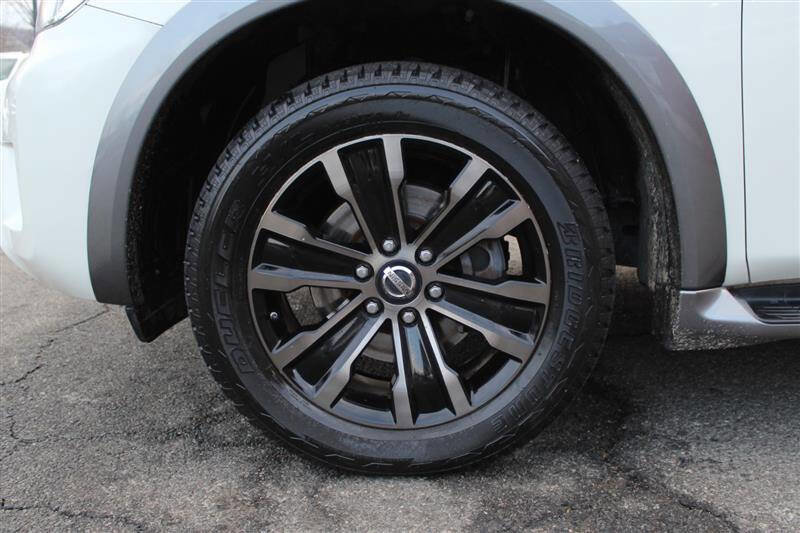 Used 2018 Nissan Armada Platinum w/ Interior Lighting Package image 9