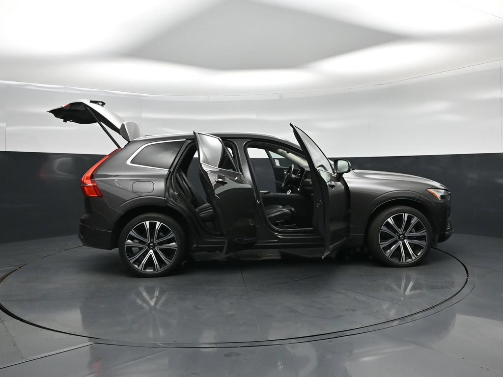Used 2023 Volvo XC60 B5 Ultimate w/ Climate Package AWD/4WD image 4