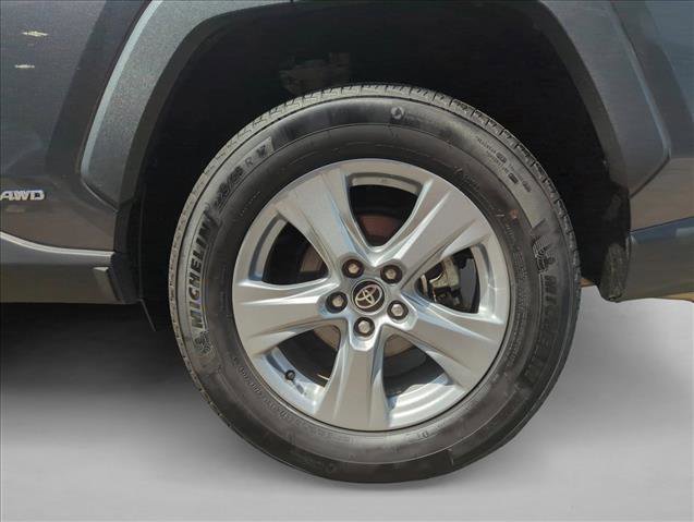 Used 2025 Toyota RAV4 LE AWD/4WD image 9