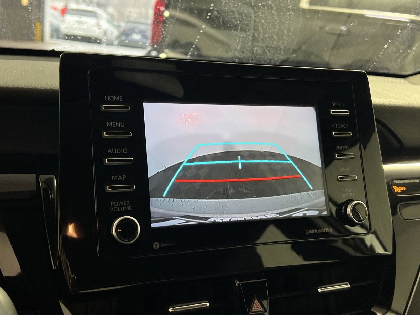 Used 2022 Toyota Camry SE image 19