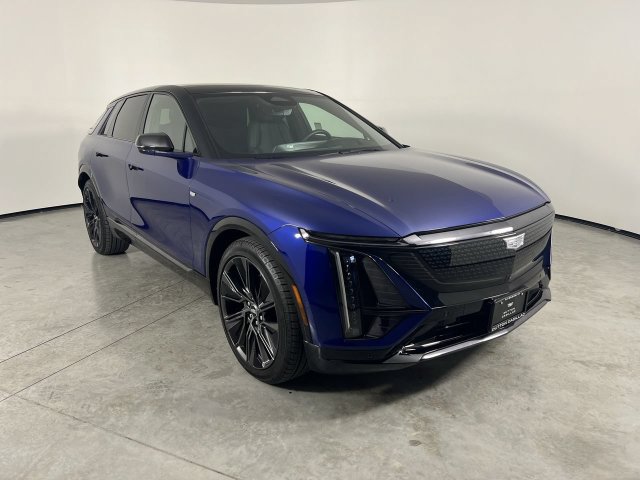 Used 2026 Cadillac Lyriq Signature Sport AWD/4WD image 2