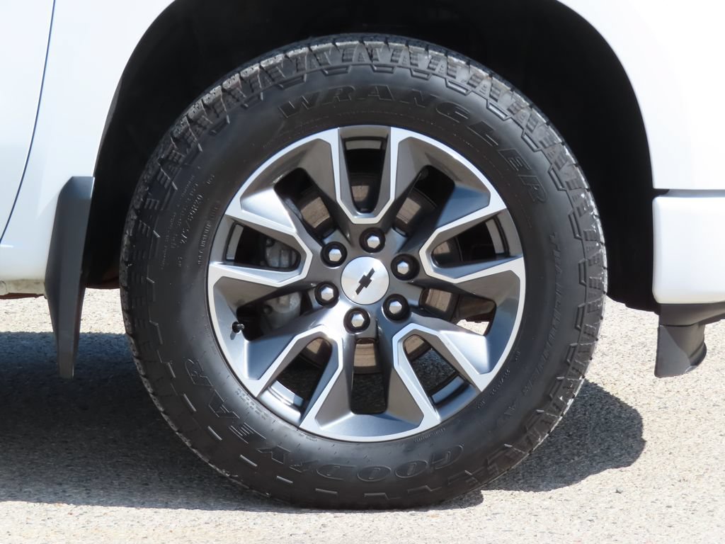 Used 2024 Chevrolet Silverado 1500 RST w/ Convenience Package II AWD/4WD image 16