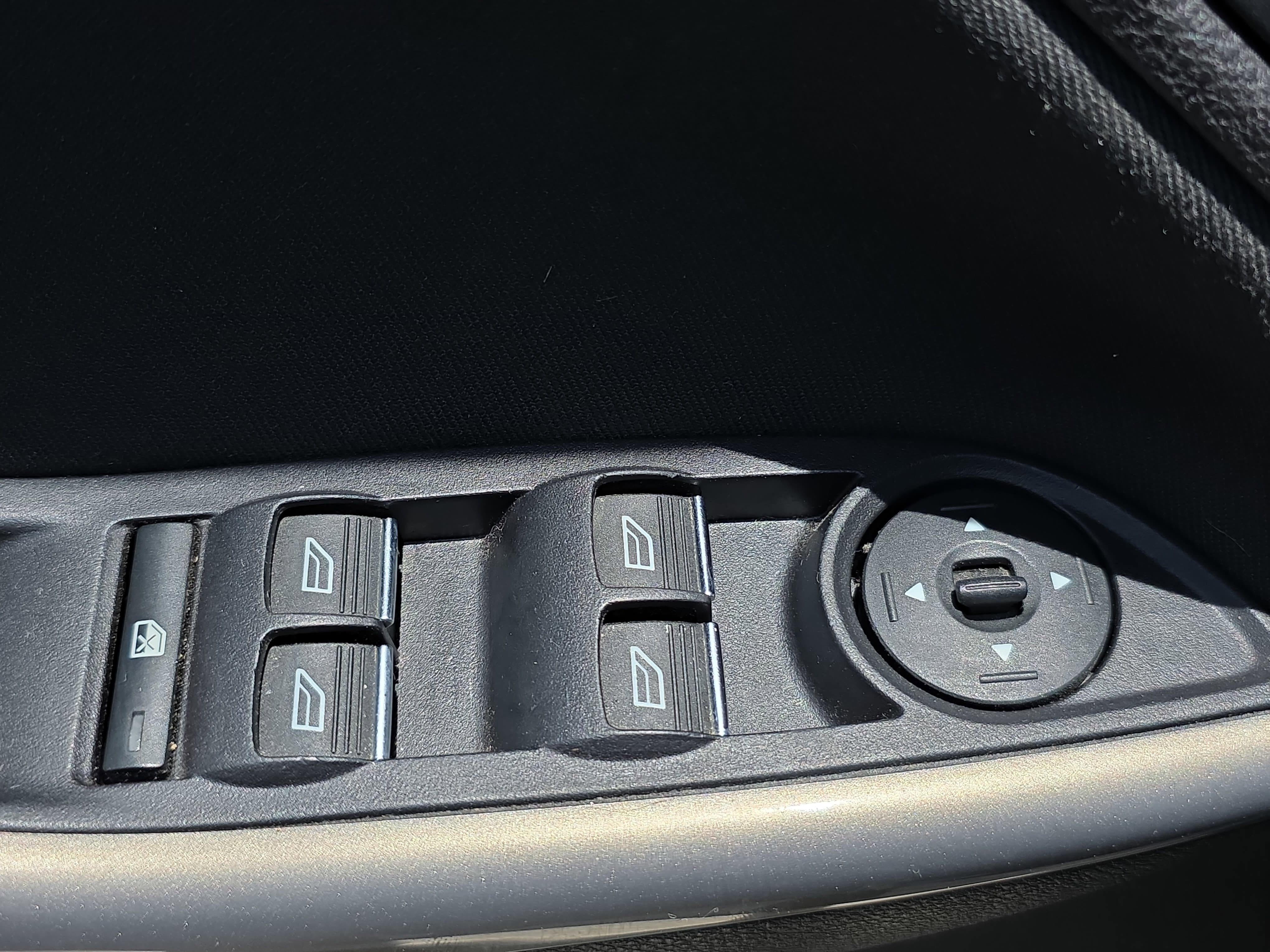 Used 2017 Ford Focus Titanium FWD image 26