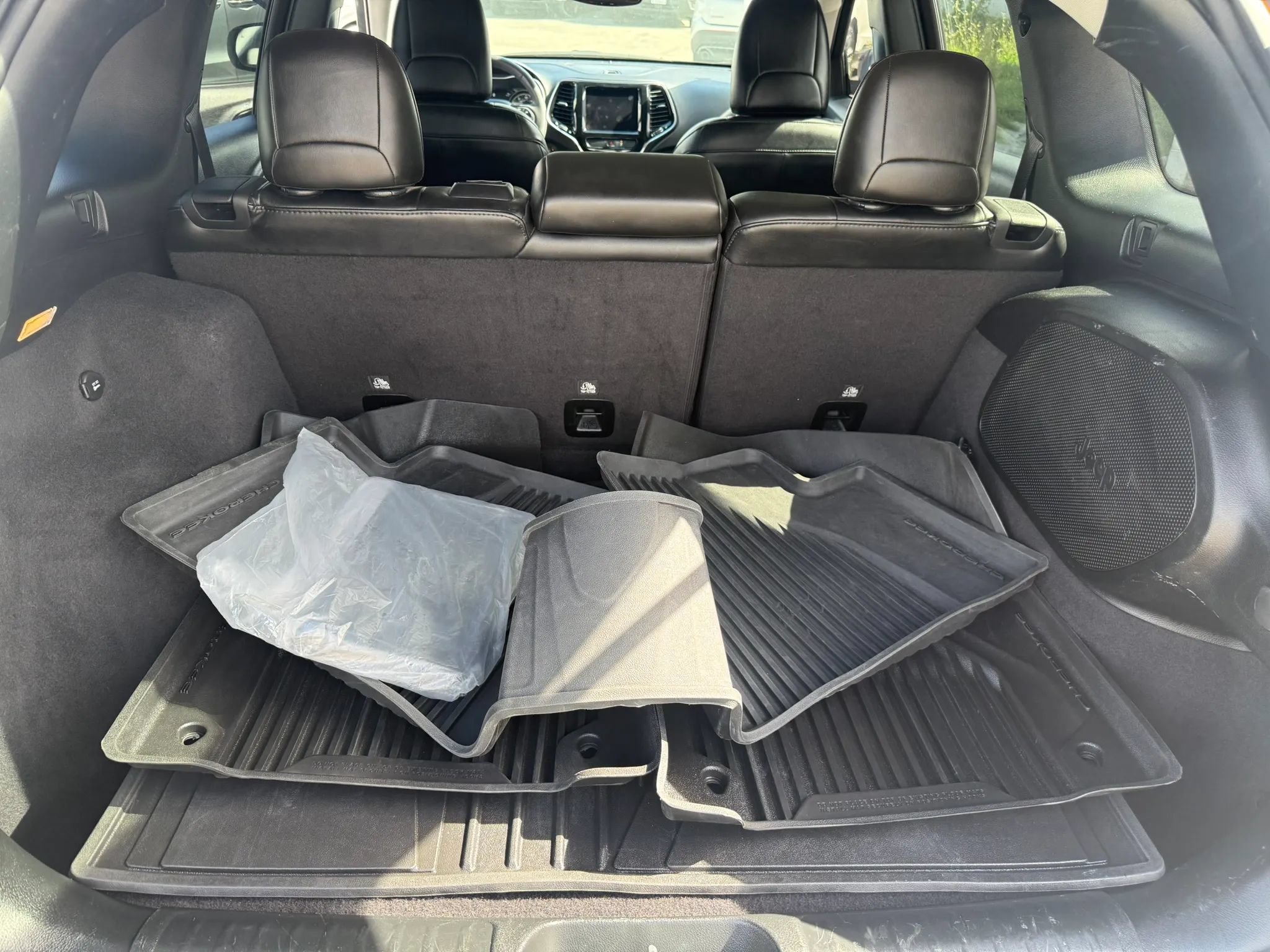 Used 2022 Jeep Cherokee Limited w/ Elite Package AWD/4WD image 14