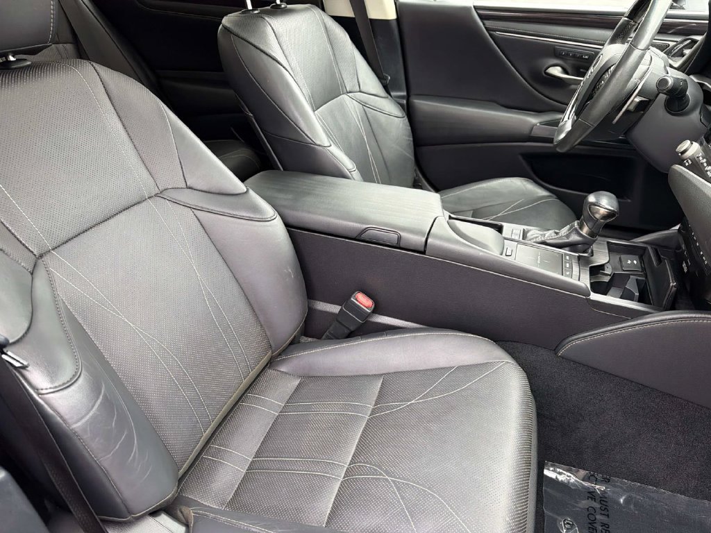 Used 2021 Lexus ES 300h w/ Accessory Package FWD image 20