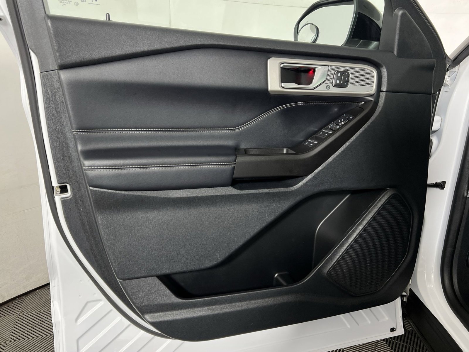 Used 2020 Ford Explorer Limited AWD/4WD image 14