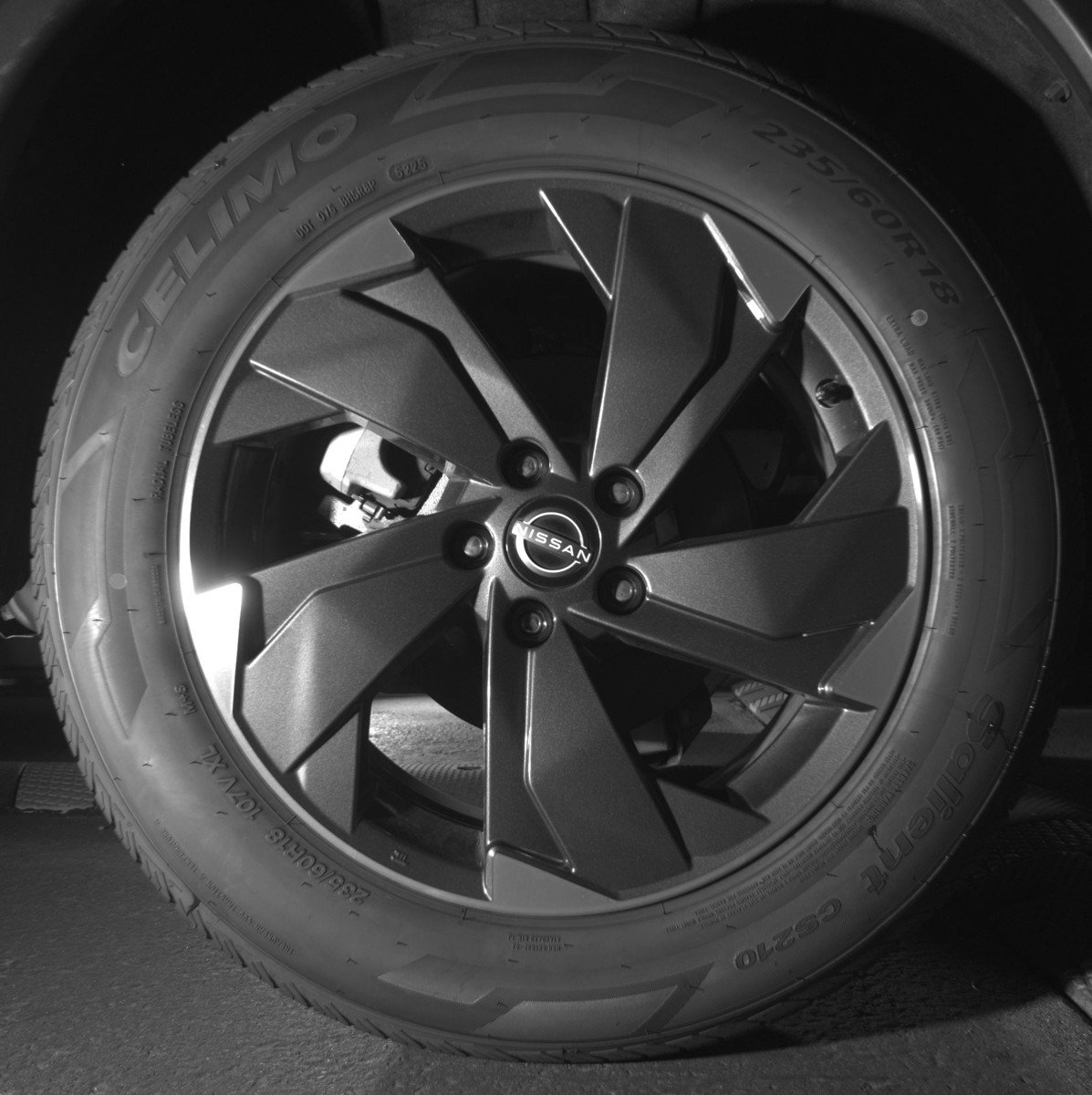 Used 2025 Nissan Rogue SV image 15