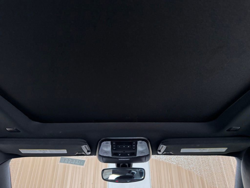 Used 2023 Chrysler 300 S RWD image 3