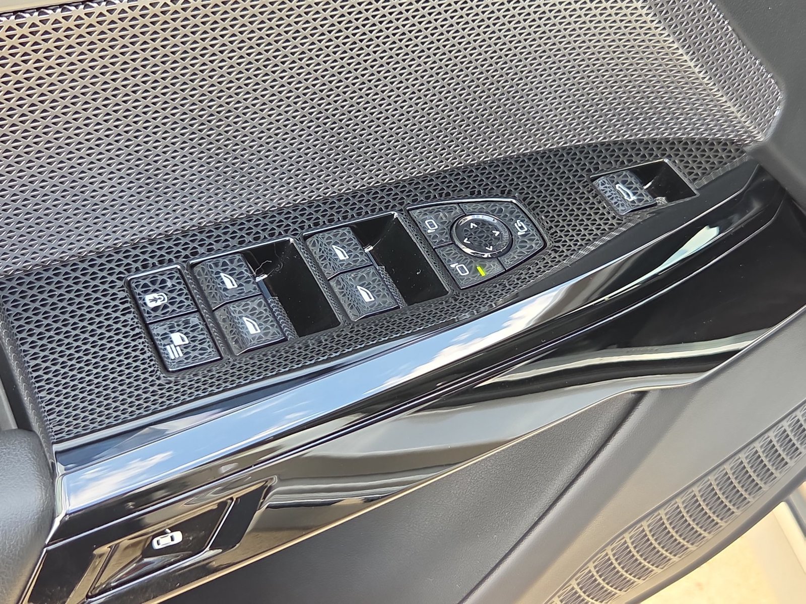 Used 2024 BMW i7 eDrive50 RWD image 24