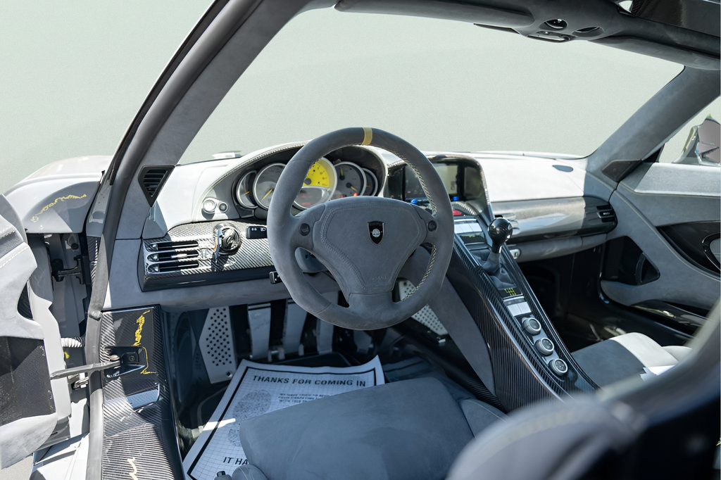 Used 2004 Porsche Carrera GT RWD image 22