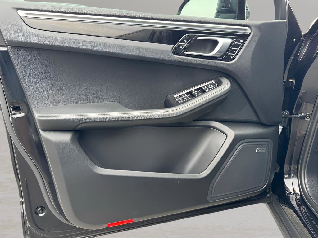 Used 2018 Porsche Macan Sport Edition image 19