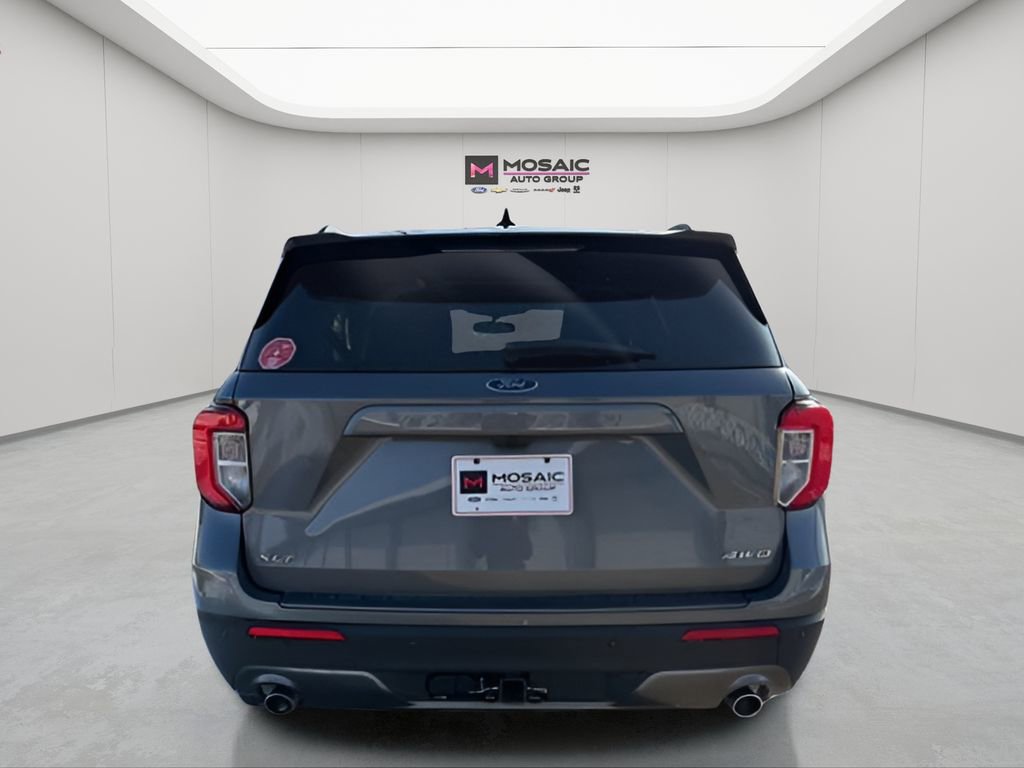 Used 2023 Ford Explorer XLT w/ Equipment Group 202A image 8