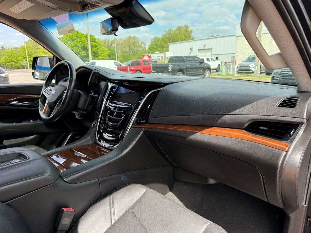 Used 2018 Cadillac Escalade ESV Premium Luxury AWD/4WD image 26