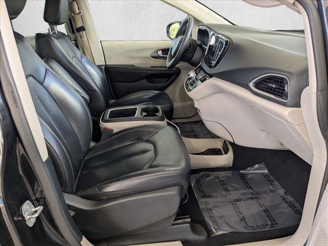 Used 2022 Chrysler Pacifica Touring-L FWD image 18