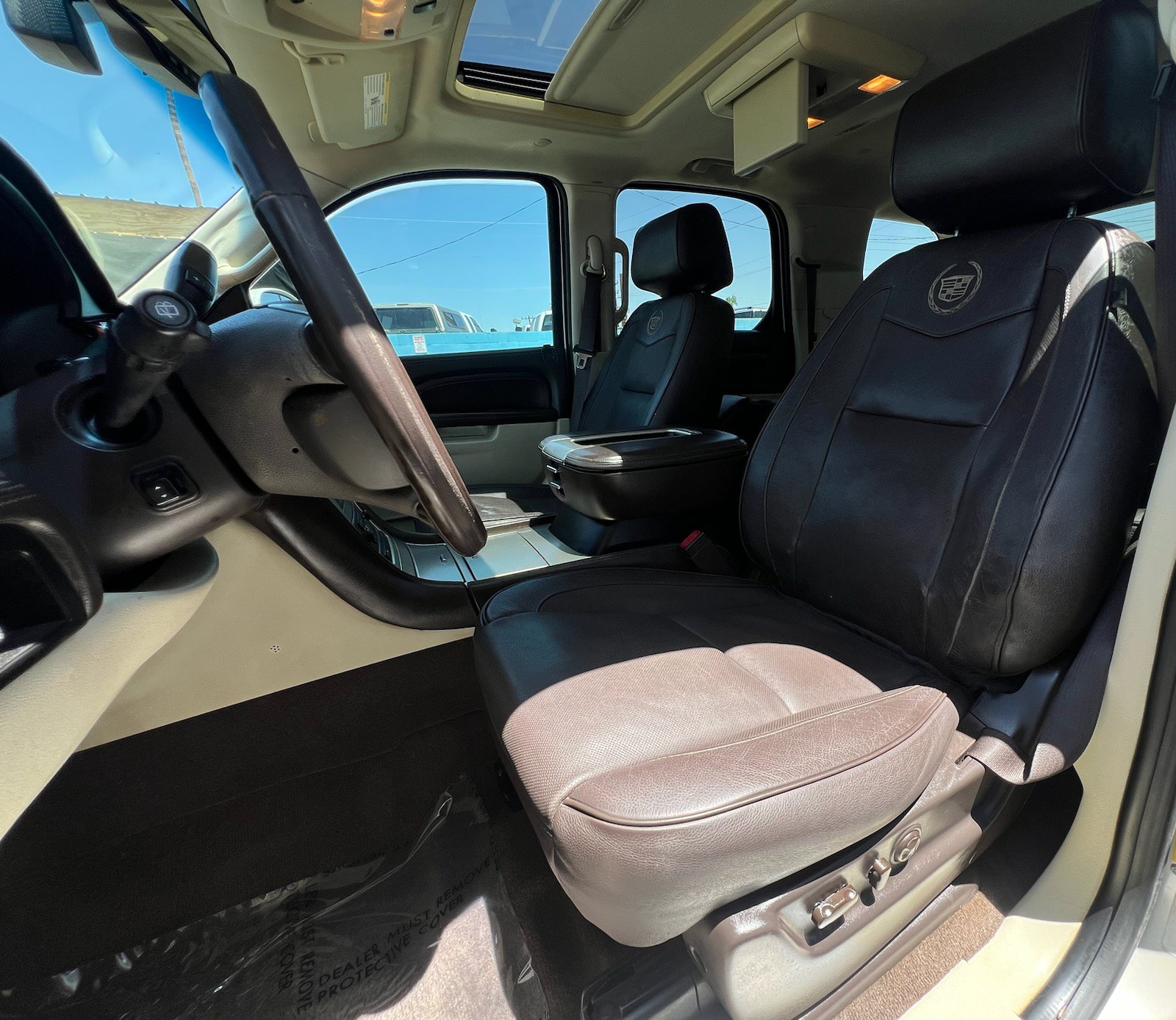 Used 2012 Cadillac Escalade Platinum AWD/4WD image 11